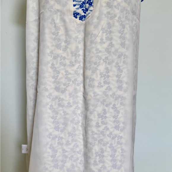 Blue Floral V-Neck Midi Dress by - Picture 5 of 6